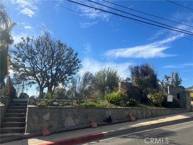 Detail Gallery Image 3 of 6 For 1055 Las Pulgas, Pacific Palisades,  CA 90272 - – Beds | – Baths