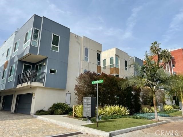 Photo of 5631 Observation Lane, Los Angeles, CA 90028
