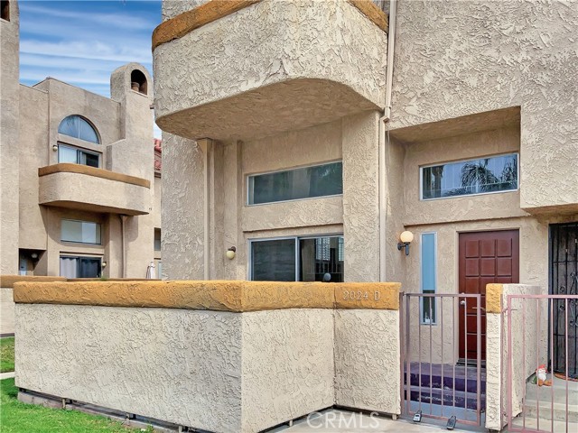 Detail Gallery Image 1 of 26 For 2024 S Bon View Ave #D,  Ontario,  CA 91761 - 3 Beds | 2/1 Baths