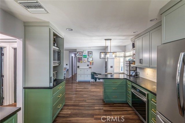 Detail Gallery Image 9 of 25 For 842 Granby, Simi Valley,  CA 93065 - 4 Beds | 2 Baths