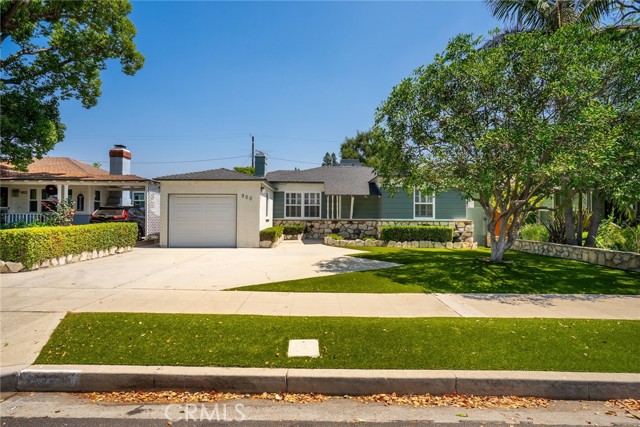 Detail Gallery Image 2 of 44 For 900 N California St, Burbank,  CA 91505 - 3 Beds | 2 Baths