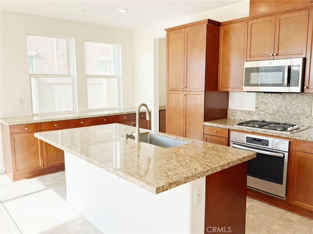 MLS #OC25094836 img 6