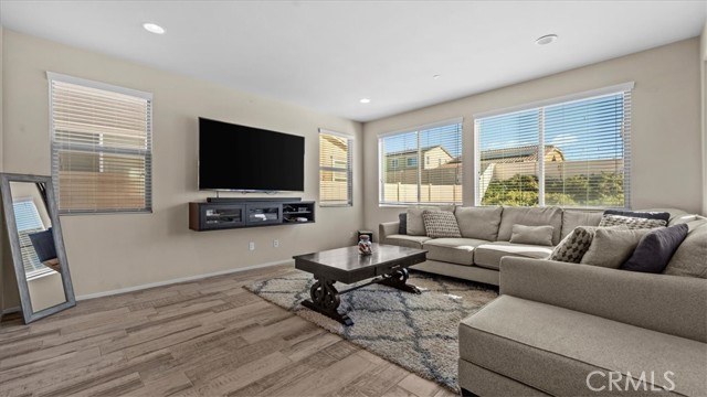 Detail Gallery Image 5 of 44 For 1672 Milford Way, Beaumont,  CA 92223 - 4 Beds | 3 Baths