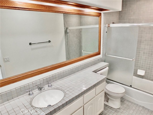 6225 Napoli Court, Long Beach CA: https://media.crmls.org/medias/9e05d64b-9487-4b85-850b-a7624f66cb7c.jpg