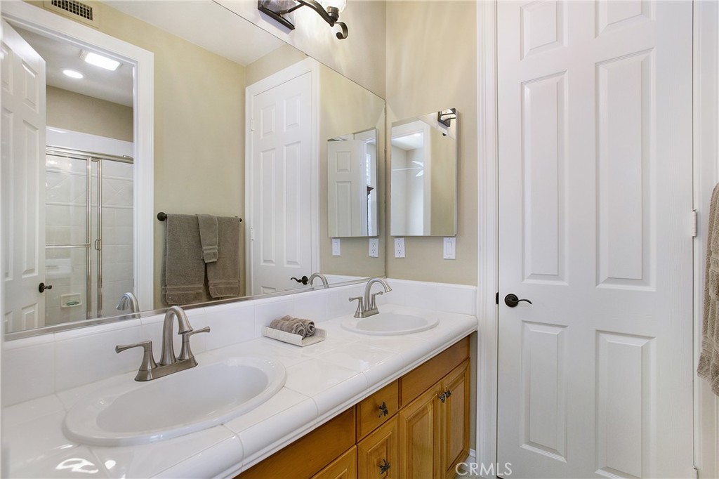 MLS #OC25163046 image #24