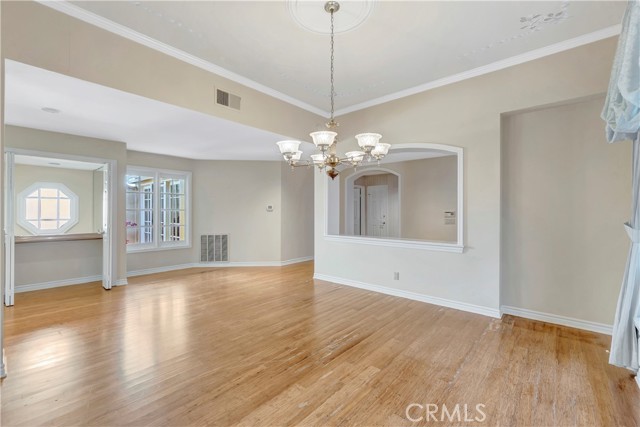 Detail Gallery Image 6 of 52 For 19371 Woodlands Dr, Huntington Beach,  CA 92648 - 3 Beds | 2/1 Baths