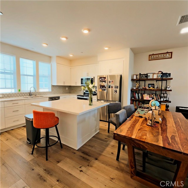 Detail Gallery Image 4 of 12 For 1982 Orchard, Placentia,  CA 92870 - 3 Beds | 3/1 Baths