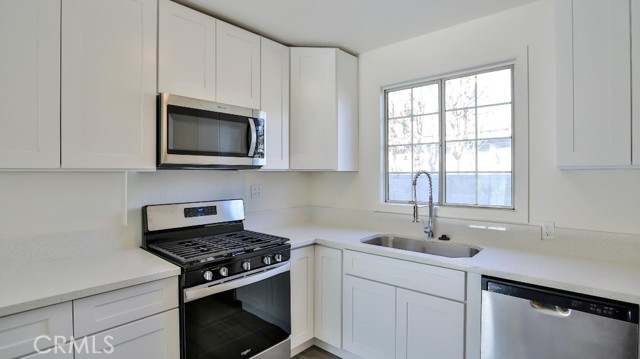 515 S Van Ness Avenue, Santa Ana CA: https://media.crmls.org/medias/9e0bae25-e131-4f06-8b59-3d4c36151287.jpg