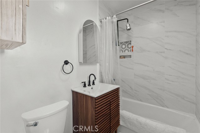 Detail Gallery Image 10 of 24 For 4142 Mercury Ave, Los Angeles,  CA 90031 - 2 Beds | 2 Baths