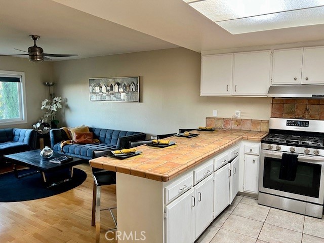 Detail Gallery Image 5 of 6 For 15654 Hillview Ln #18,  Granada Hills,  CA 91344 - 3 Beds | 3 Baths