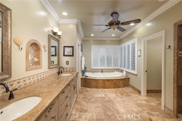 6403 Royal Grove Drive, Huntington Beach CA: https://media.crmls.org/medias/9e0c548b-7060-478a-9ba4-eb9c4bf67329.jpg