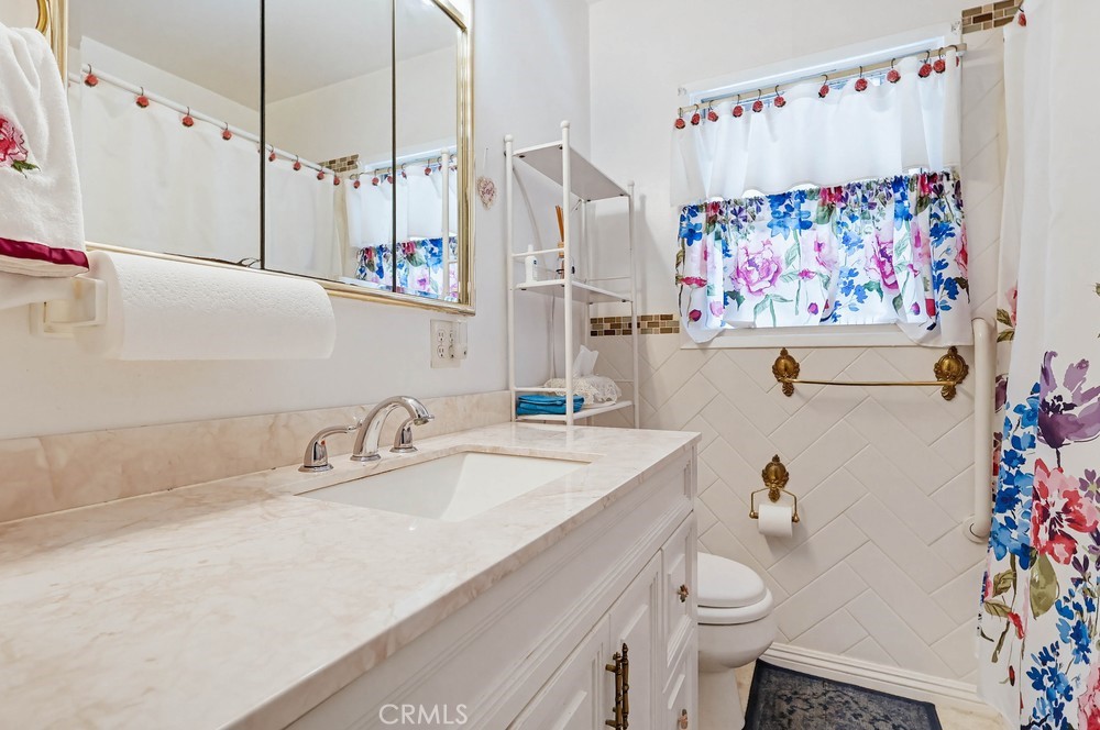 https://media.crmls.org/medias/9e0e1196-8c87-480e-a316-117c92f6f99a.jpg?preset=X-Large