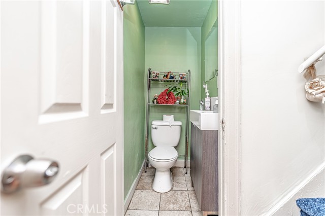 Detail Gallery Image 14 of 49 For 1435 W 50th St, Los Angeles,  CA 90062 - 5 Beds | 2/2 Baths