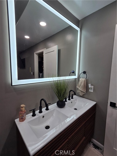 Detail Gallery Image 10 of 11 For 651 Record, East Los Angeles,  CA 90023 - 5 Beds | 2 Baths