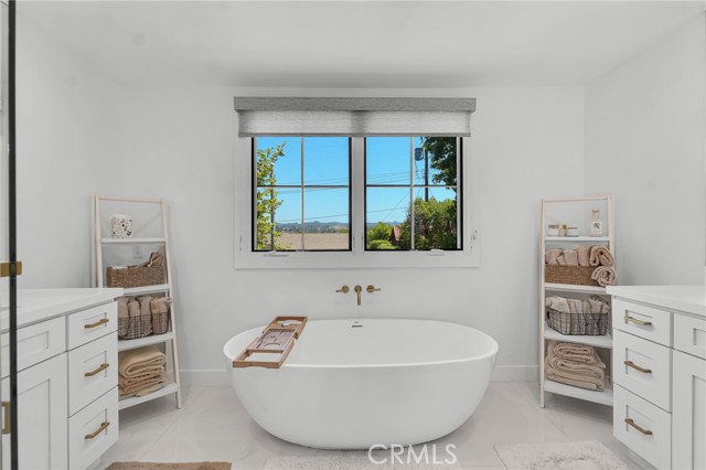 23241 Aetna Street, Woodland Hills CA: https://media.crmls.org/medias/9e0f360b-df9c-46c6-b9ce-609f221b6be8.jpg