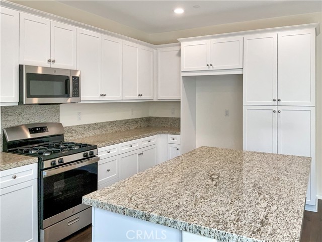 Detail Gallery Image 9 of 18 For 16523 Monteviejo St, Fontana,  CA 92336 - 3 Beds | 2/1 Baths