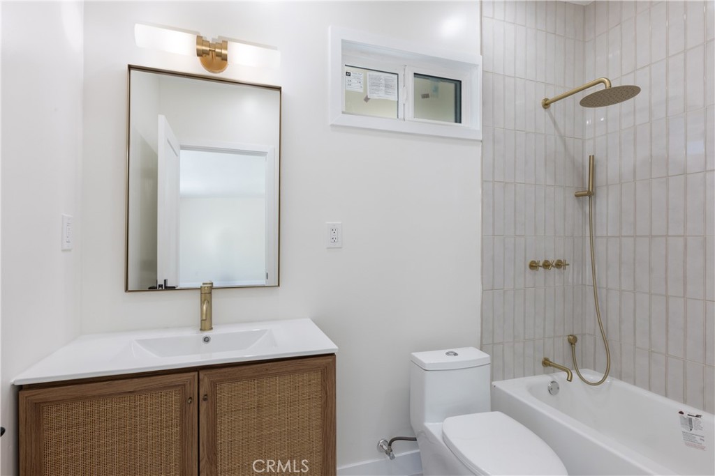 https://media.crmls.org/medias/9e106b8d-e025-4b52-b487-43e9daf7b32c.jpg?preset=X-Large