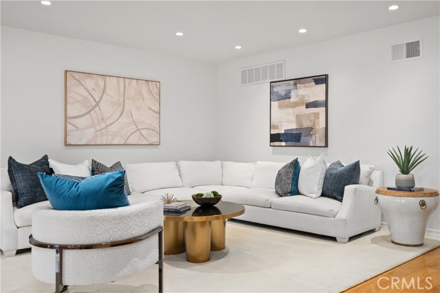 Detail Gallery Image 3 of 50 For 11687 Bellagio #12,  Los Angeles,  CA 90049 - 2 Beds | 2/1 Baths