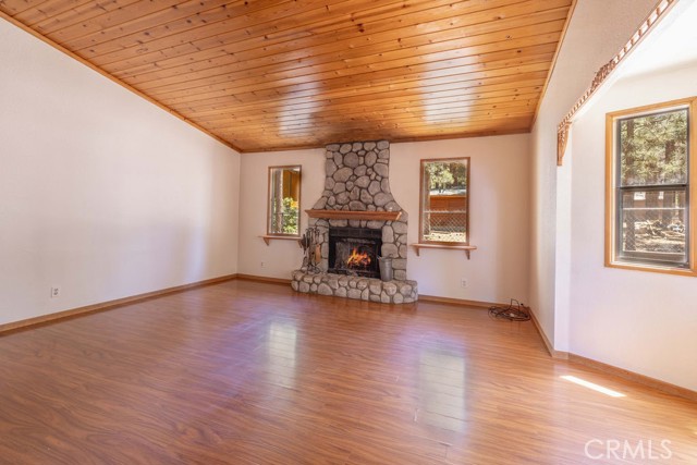 1178 Pine Ridge Lane, Big Bear City CA: https://media.crmls.org/medias/9e11fbf7-319a-48ee-a551-b190731aab56.jpg