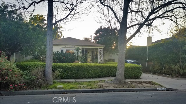 2225 Glyndon Avenue Venice, California Home is being sold As-Is for land value.