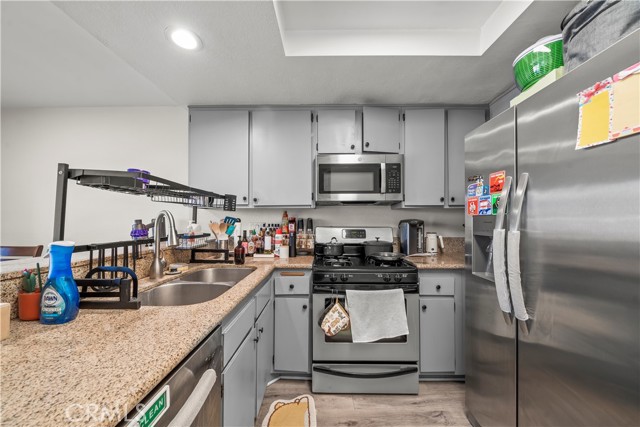 Detail Gallery Image 8 of 26 For 1112 S Cypress, Ontario,  CA 91762 - 2 Beds | 2/1 Baths