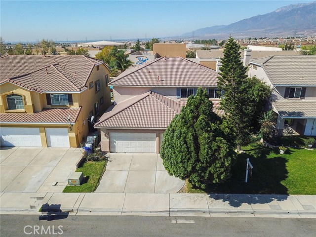 5748 Riverwood Ln, Fontana, CA 92336