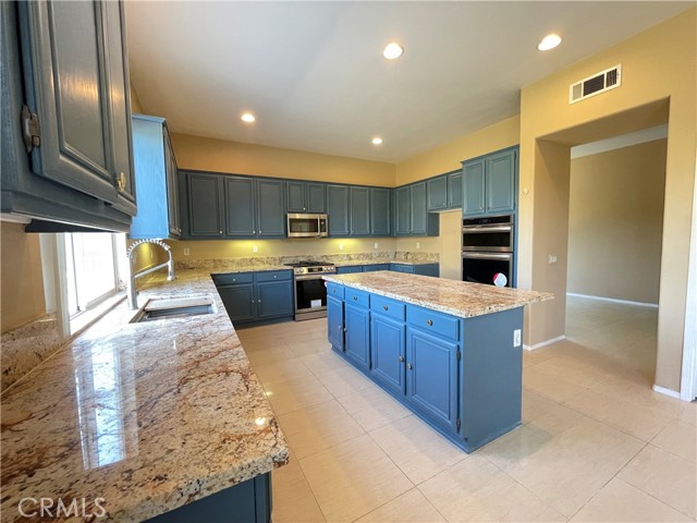 8348 Barnwood Lane, Riverside CA: https://media.crmls.org/medias/9e13f7a5-791c-4cb3-91fb-a319b2754d4a.jpg