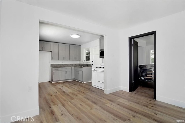 Detail Gallery Image 4 of 7 For 633 1/2 N Benton Way, Silver Lake Los Angeles,  CA 90026 - 1 Beds | 1 Baths