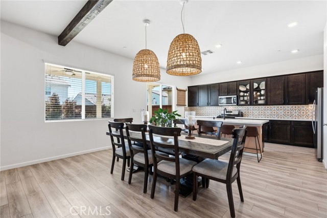 Detail Gallery Image 11 of 59 For 588 Overstone Ave, Madera,  CA 93636 - 5 Beds | 2/1 Baths