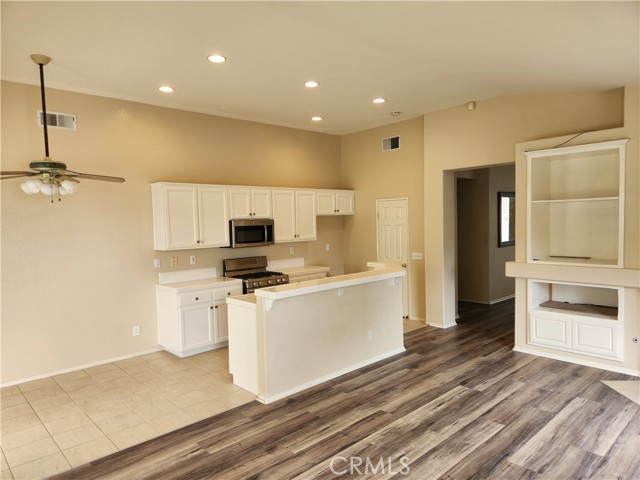 27547 Bunkerhill Drive, Corona CA: https://media.crmls.org/medias/9e14f35f-82f7-429d-ae48-6050b7b4e775.jpg