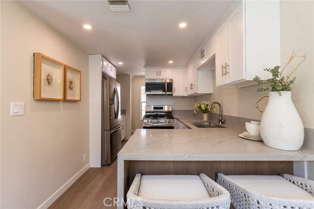 Detail Gallery Image 15 of 33 For 2349 Mira Vista Ave #C,  Montrose,  CA 91020 - 2 Beds | 2/1 Baths
