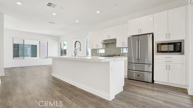 Detail Gallery Image 7 of 45 For 41 Ebb Tide, Newport Beach,  CA 92663 - 4 Beds | 3/1 Baths