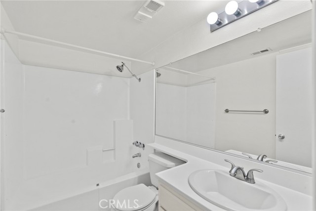 18750 Mandan Street, Canyon Country CA: https://media.crmls.org/medias/9e18eec3-b89f-4a5d-8822-086e0b359484.jpg