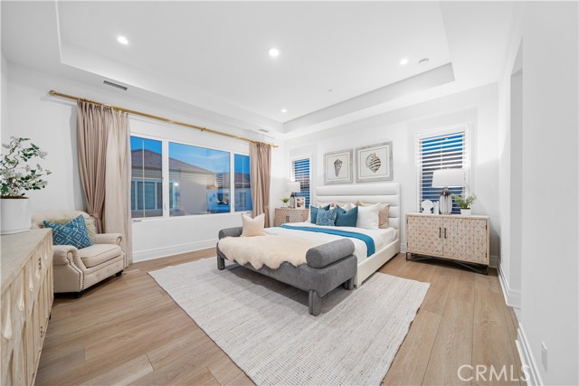 101 Lustro, Irvine CA: https://media.crmls.org/medias/9e197ffd-7547-4b62-b94d-47eb2327533e.jpg