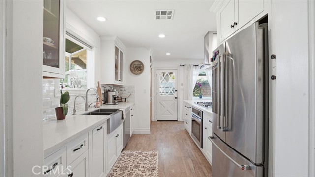 Detail Gallery Image 8 of 56 For 11426 Collett Avenue, Granada Hills,  CA 91344 - 3 Beds | 2 Baths
