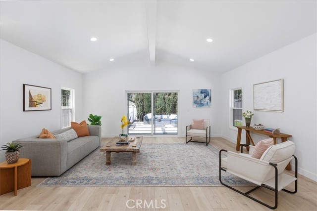 Detail Gallery Image 9 of 41 For 20919 De La Guerra St, Woodland Hills,  CA 91364 - 3 Beds | 3 Baths