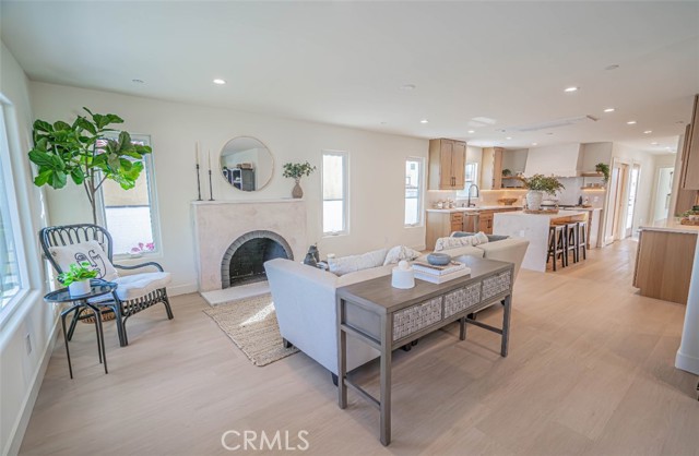 109 S Dunning, Ventura CA: https://media.crmls.org/medias/9e19f50b-a82a-43ae-a5d0-fe18b275e58a.jpg