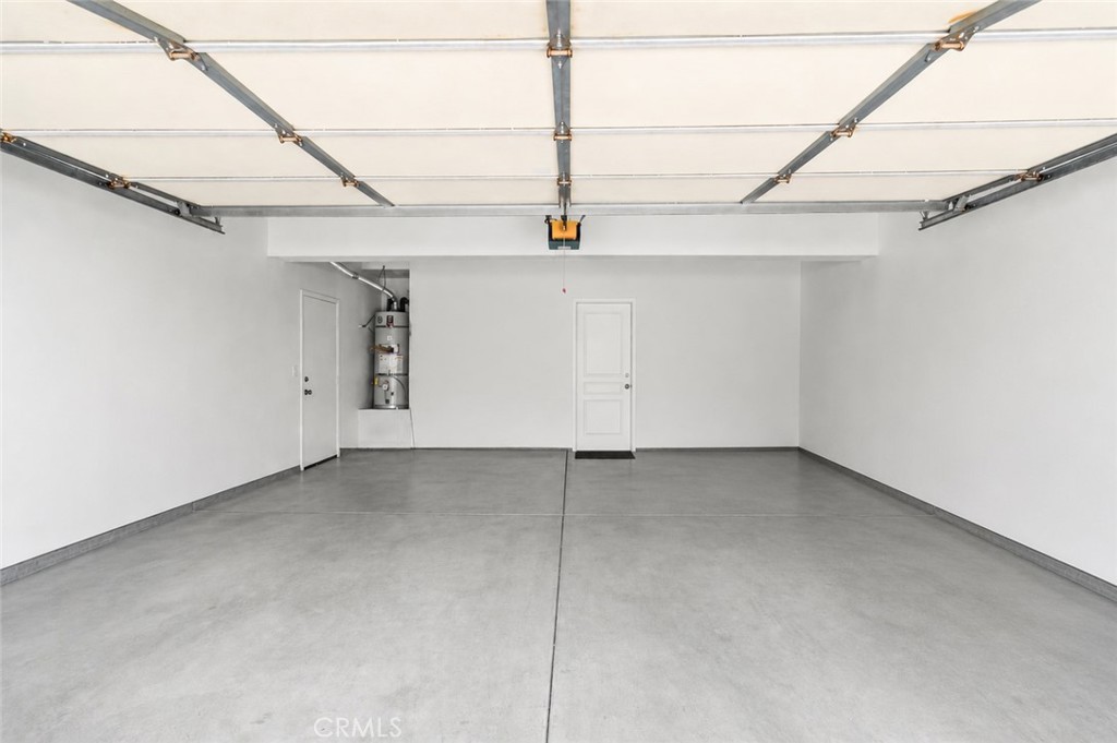 https://media.crmls.org/medias/9e1a922c-5119-4853-9b6f-8d228135c8ec.jpg?preset=X-Large