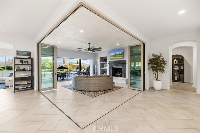 41783 Valencia Way, Temecula CA: https://media.crmls.org/medias/9e1bb1bd-8821-4bb1-8cf0-e0c1957e1921.jpg