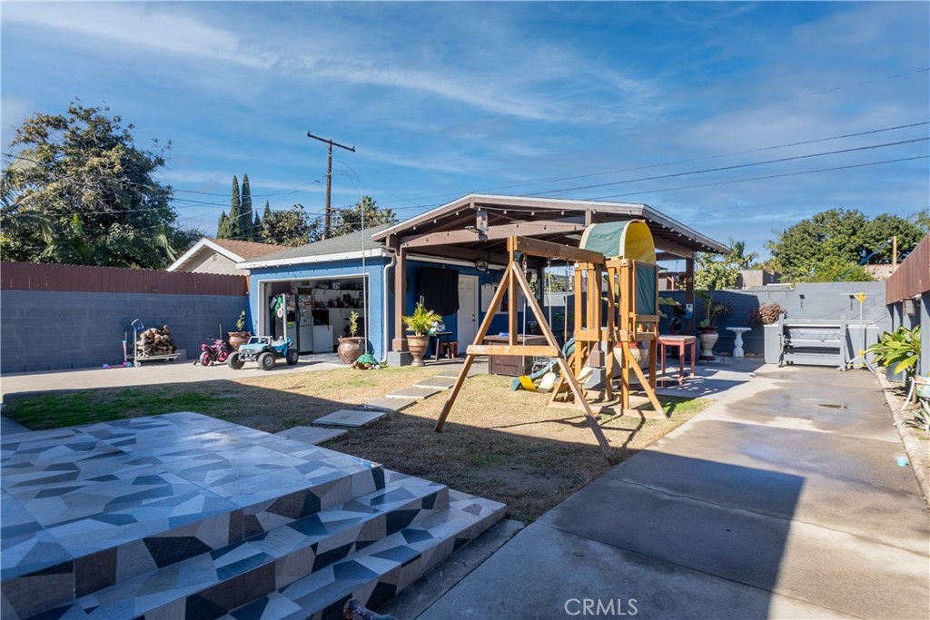 https://media.crmls.org/medias/9e1ca211-7a08-4204-81f6-3de9d2b77b86.jpg?preset=X-Large