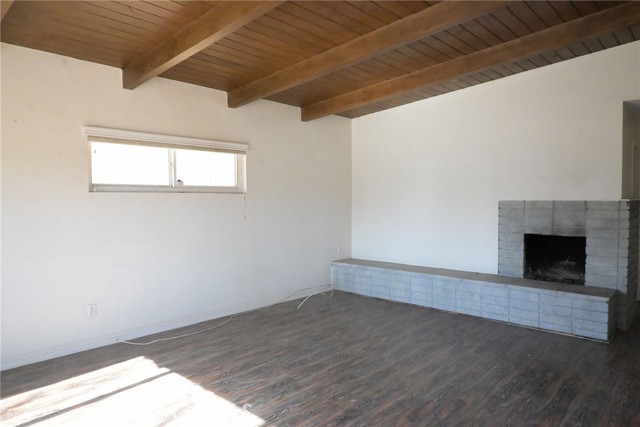 Detail Gallery Image 6 of 17 For 16300 Live Oak, Hesperia,  CA 92345 - 4 Beds | 2 Baths