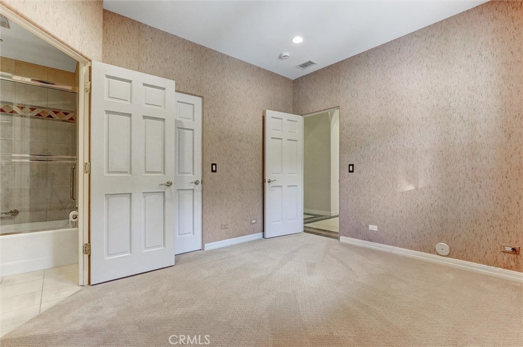 https://media.crmls.org/medias/9e1df40d-f63b-45c5-9349-000052470f49.jpg?preset=X-Large