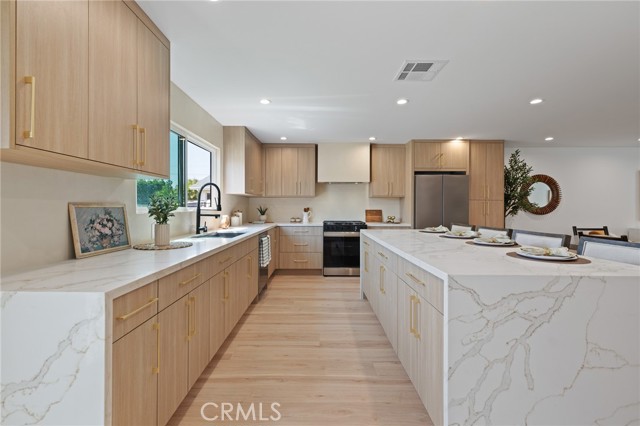 8840 Valjean Avenue, North Hills CA: https://media.crmls.org/medias/9e1e1da9-c63c-4386-843a-3d01af39f28e.jpg