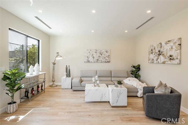 5805 Bucknell Avenue, Valley Village CA: https://media.crmls.org/medias/9e1e58c8-ec52-466c-a7be-8712fdb7a397.jpg