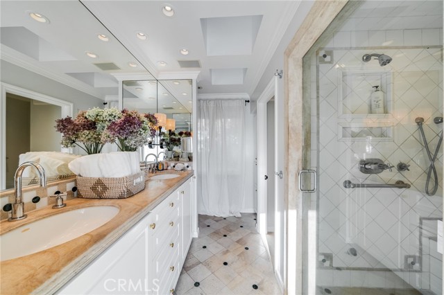 Detail Gallery Image 15 of 30 For 360 Diamond St, Laguna Beach,  CA 92651 - 4 Beds | 3 Baths