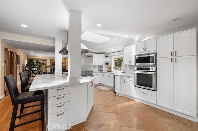 Detail Gallery Image 4 of 33 For 3629 Loadstone Dr, Sherman Oaks,  CA 91403 - 3 Beds | 2 Baths