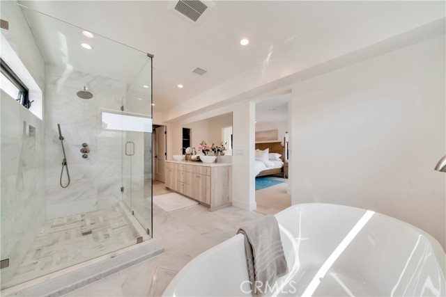 Detail Gallery Image 22 of 39 For 317 E Bay Ave, Newport Beach,  CA 92661 - 4 Beds | 4 Baths