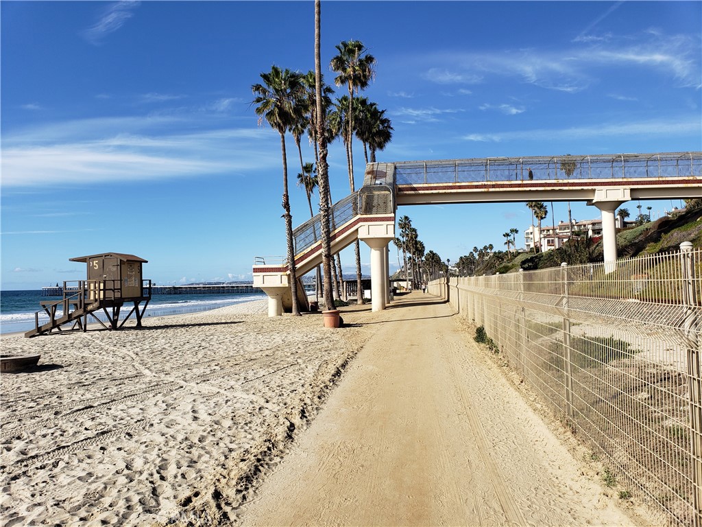 https://media.crmls.org/medias/9e20ab99-4d9b-495a-9c47-88195a338153.jpg?preset=X-Large