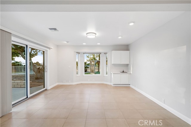 Detail Gallery Image 26 of 74 For 2755 W Avenue, Palmdale,  CA 93551 - 5 Beds | 3/1 Baths