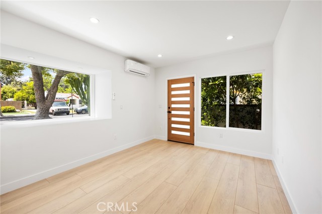 914 N Catalina Street, Burbank CA: https://media.crmls.org/medias/9e24650f-fe0e-4a39-9dd4-fc0ad360172d.jpg